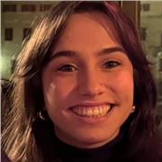 Studentessa universitaria disponibile per aiuto compiti